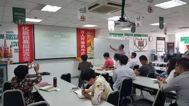 煙臺(tái)智聯(lián)網(wǎng)絡(luò)走進(jìn)中宏保險(xiǎn)培訓(xùn)“微信營(yíng)銷運(yùn)營(yíng)技巧”，面對(duì)面答疑解惑!